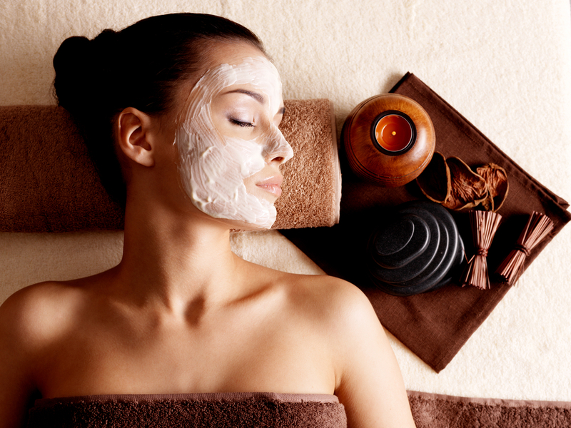 تخلصي من حب الشباب بالقرفة واللبن